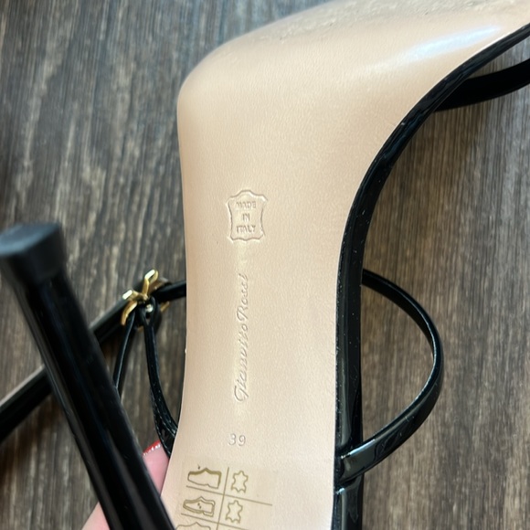 Gianvitto Rossi Heels - Picture 10 of 10